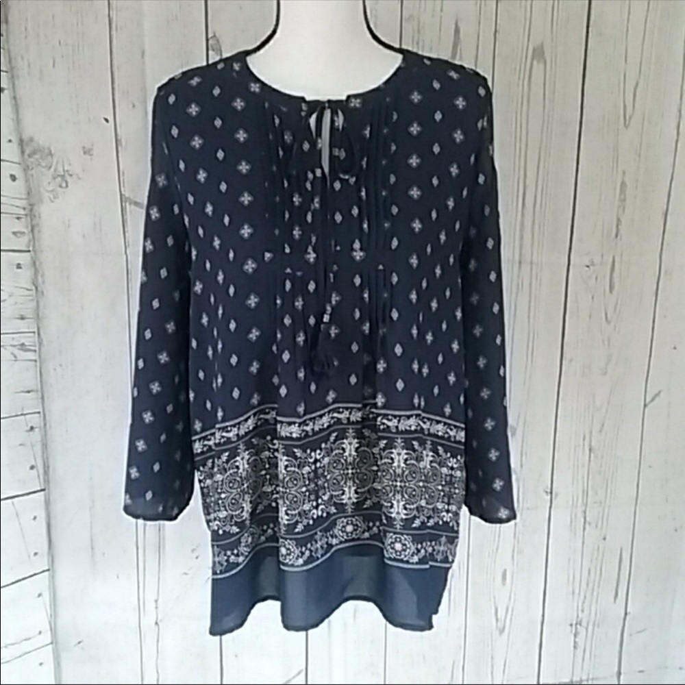 The Limited top - Beautiful, cold shoulder top